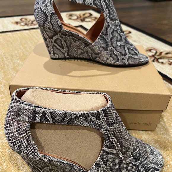 Kenneth Cole - Picture 7 of 12